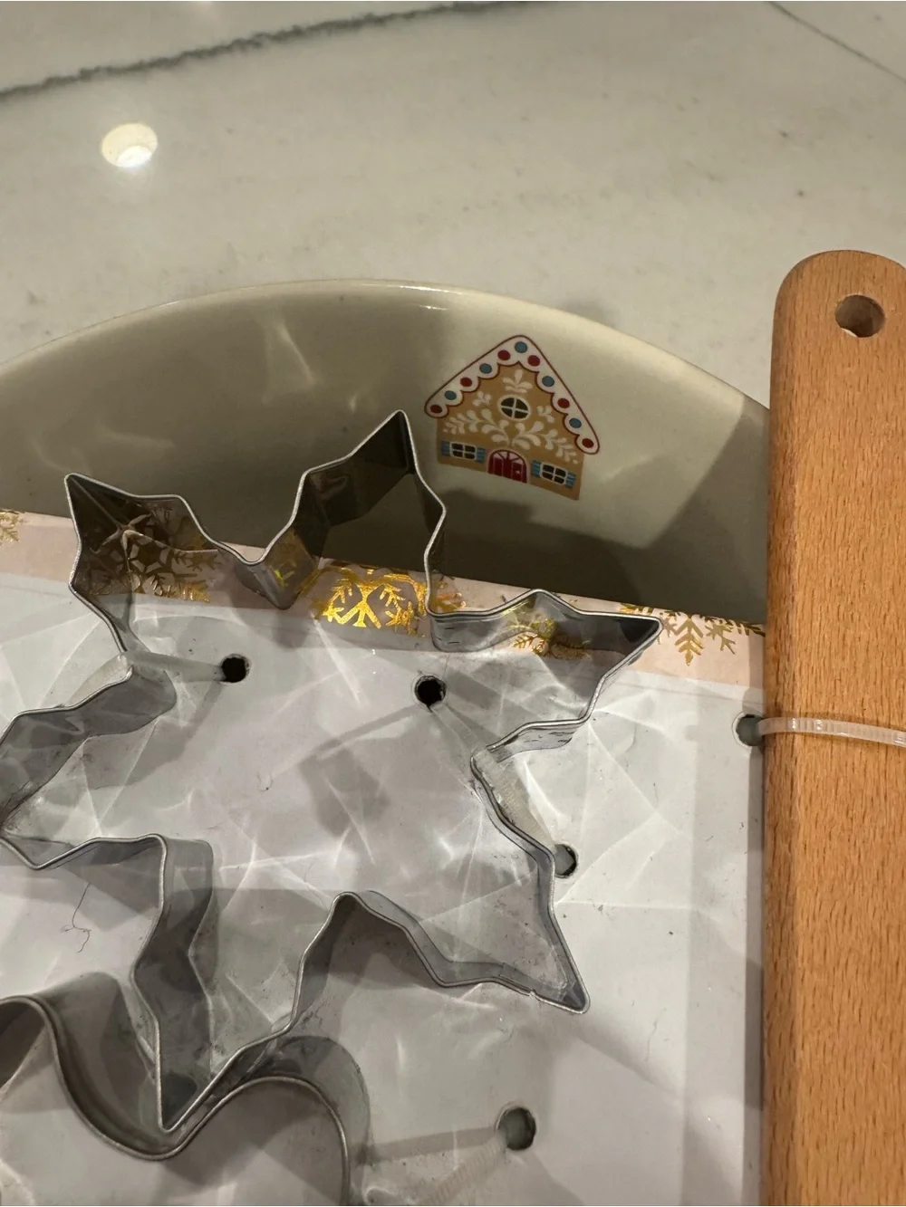 NWT Holiday Gingerbread Ceramic Mixing Bowl w/ Cookie Cutters & Spatula